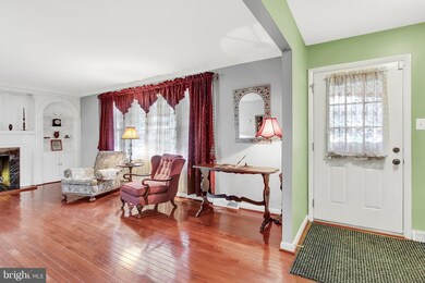 7207 Longbranch Dr, New Carrollton, MD 20784 - photo 2