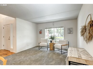 Living Room/Entrance