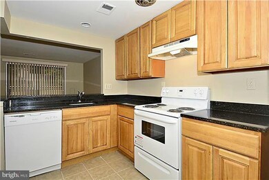 9259 Chadburn Place, Montgomery Village, MD 20886 - photo 4