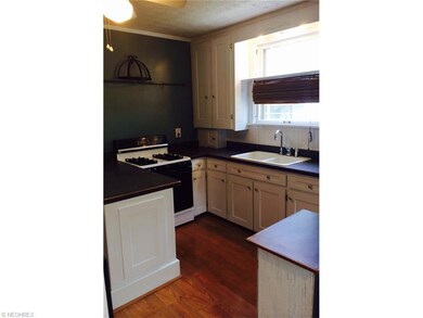 Features include dishwasher , gas range , refriger