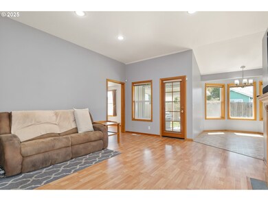 3883 Osage St, Springfield, OR 97478 - photo 4