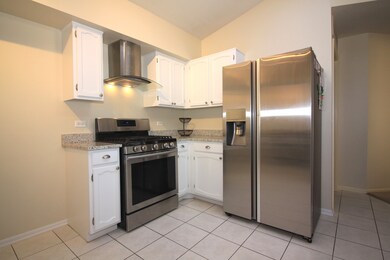 1701 Chesapeake Ln unit 2, Schaumburg, IL 60193 - photo 3