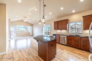 Kitchen-Living