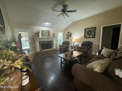 928 Eagles Nest Dr livingroom 2