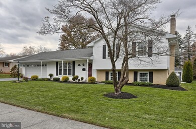 959 E Pine St, Palmyra, PA 17078 - photo 2