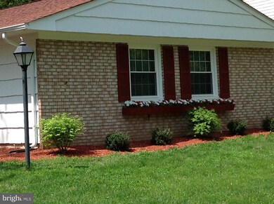 13148 Maltese Ln, Fairfax, VA 22033 - photo 3