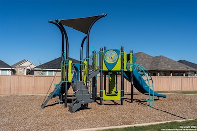 818 Hunter Nook, San Antonio, TX 78221 - photo 5