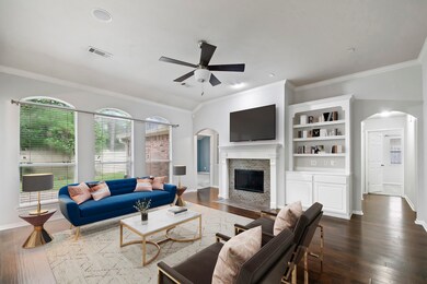 Loads of natural lighting
*virtually staged*