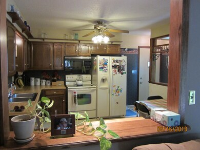 Kitchen view thur opening<|><|>