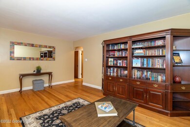 7-web-or-mls-2093Caldicott-7
