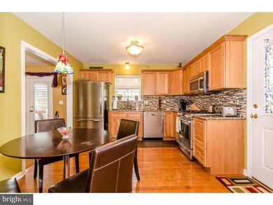 323 Fernwood Ave, Folsom, PA 19033 - photo 6