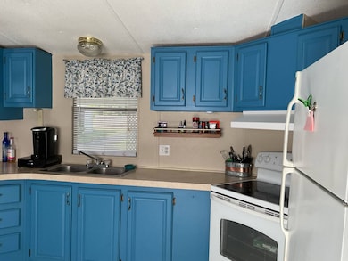 944 Reynolds Rd, Lakeland, FL 33801 - photo 3