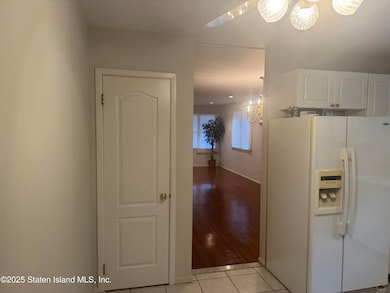 kitchen in to dining room