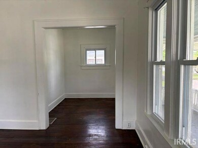 101 W Hefron St, Washington, IN 47501 - photo 4