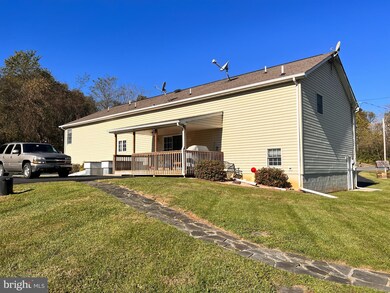 289 Chimney Dr, Bunker Hill, WV 25413 - photo 2