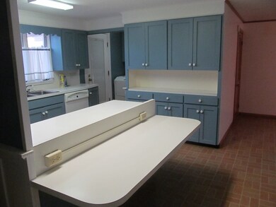 24 Henry St, Claremont, NH 03743 - photo 7