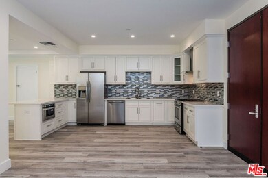 1237 S Holt Ave unit 204, Los Angeles, CA 90035 - photo 2