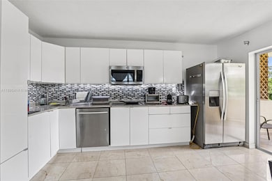 4011 N Meridian Ave unit 21, Miami Beach, FL 33140 - photo 2