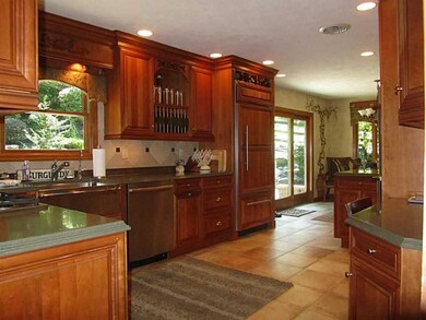 Kitchen. Large Kitchen with ceramic floor, cherry 