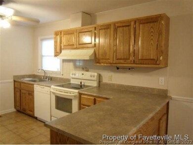 424 Mcphee Dr, Fayetteville, NC 28305 - photo 5