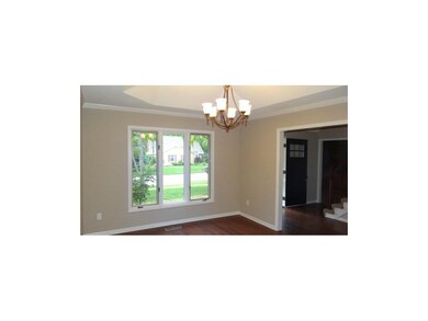 Formal dining with hardwoods