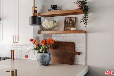 18348 Collins St unit C, Tarzana, CA 91356 - photo 6