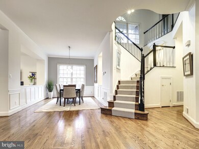 9202 Town Gate Ln, Bethesda, MD 20817 - photo 2