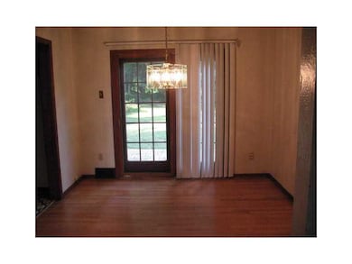 Dining Room. DINNING ROOM WITH SLIDING GLASS DOORS