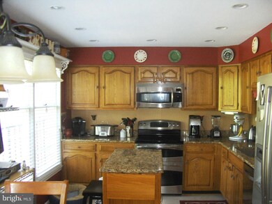 7727 Rockledge Ct, Springfield, VA 22152 - photo 2