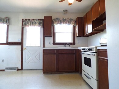 27 Mckinley Ave, Ludlow, MA 01056 - photo 4