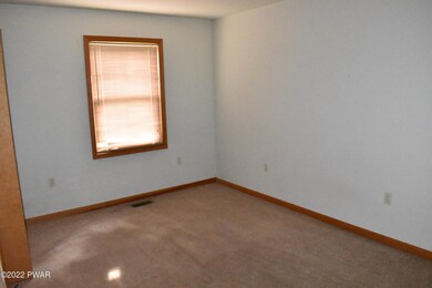 405 Surrey Dr, Hawley, PA 18428 - photo 3