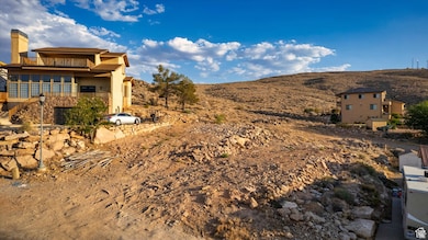 View of yard featuring a mountain view