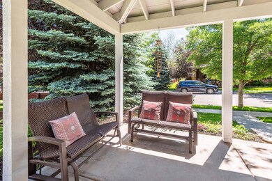 334aSummerset_Deck seating area