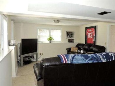 82 Tercentennial Dr, Billerica, MA 01821 - photo 4