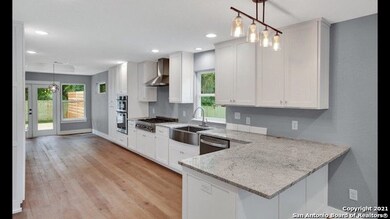 618 E Evergreen St, San Antonio, TX 78212 - photo 4