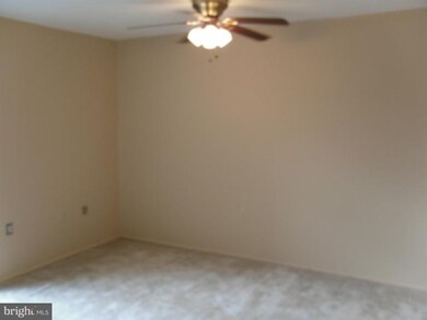 8714 Village Square Dr unit 11/871, Alexandria, VA 22309 - photo 2