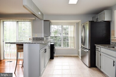 13815 Fount Beattie Ct, Centreville, VA 20121 - photo 6