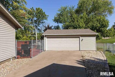 40 Parklane Cir, Bettendorf, IA 52722 - photo 3