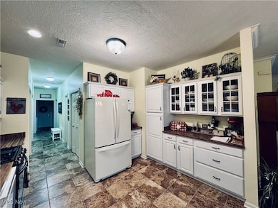 5645 Clingan Rd unit 8D, Struthers, OH 44471 - photo 6