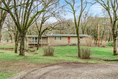 11548 Blackwell Rd, Central Point, OR 97502 - photo 2