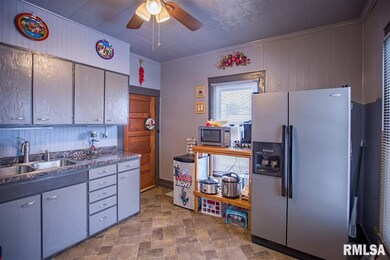 1921 Bridge Ave, Davenport, IA 52803 - photo 5