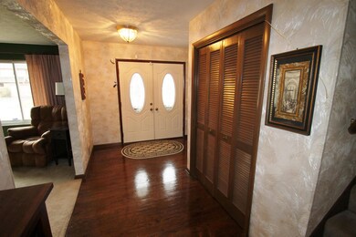 1898 Knollridge Ct, Columbus, OH 43229 - photo 2