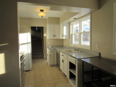 1526 Monterey Ct, Bettendorf, IA 52722 - photo 4