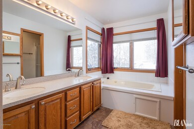 113_021920_realestate