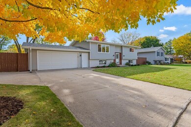 247 Sunny Hill Ln, Oconomowoc, WI 53066 - photo 3