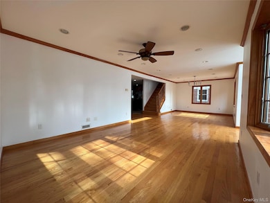 7611 270th St, New Hyde Park, NY 11040 - photo 2