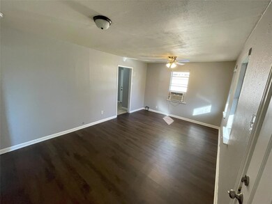 609 W Elm St, Denison, TX 75020 - photo 2