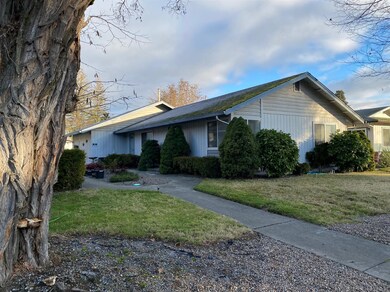 714 SW I St, Grants Pass, OR 97526 - photo 4