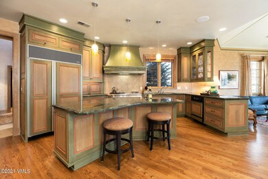 1085_riva_glen_interior_kitchen_a