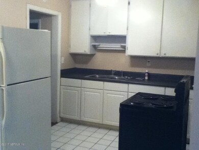 1817 Burkholder Cir E, Jacksonville, FL 32216 - photo 4